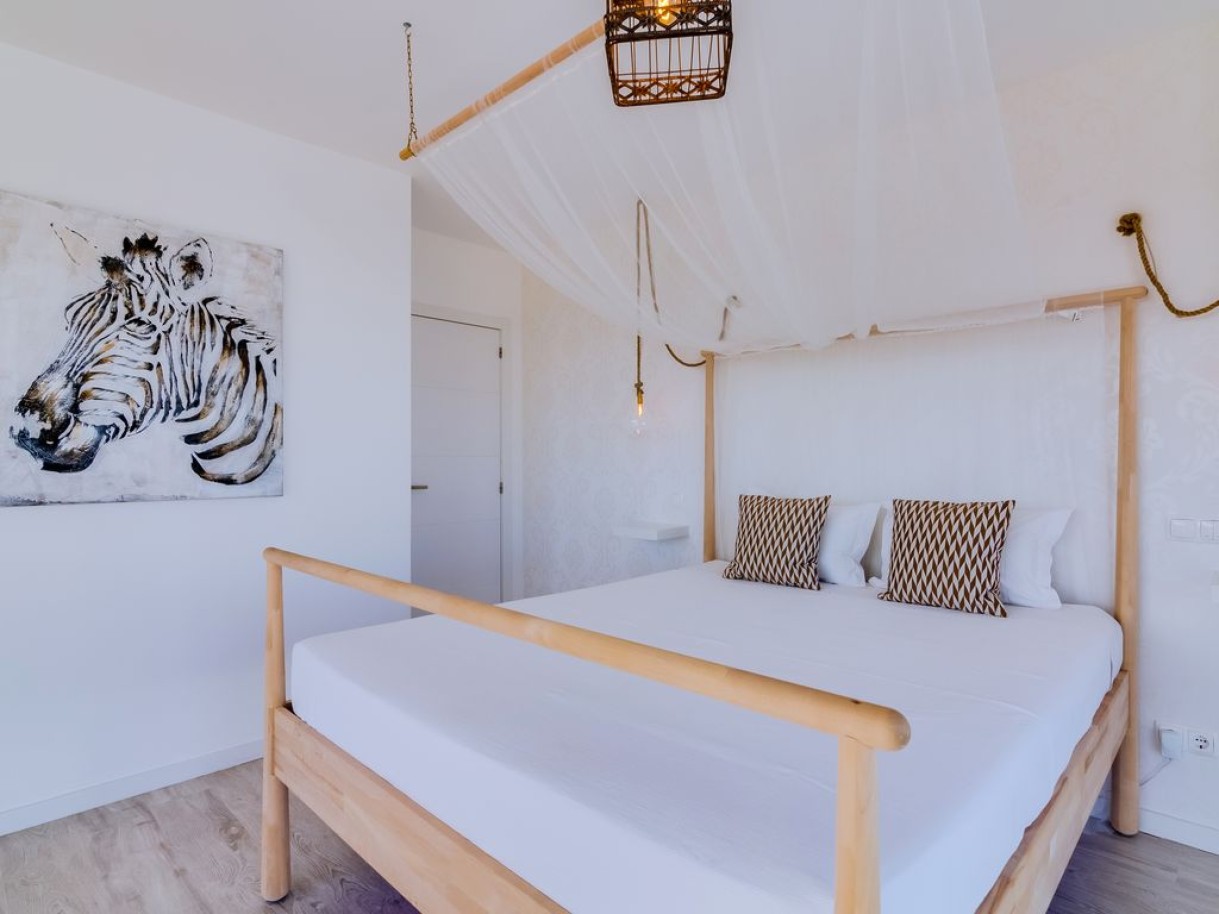 Villa de 3 dormitorios con piscina en venta en Tavira, Algarve_232680