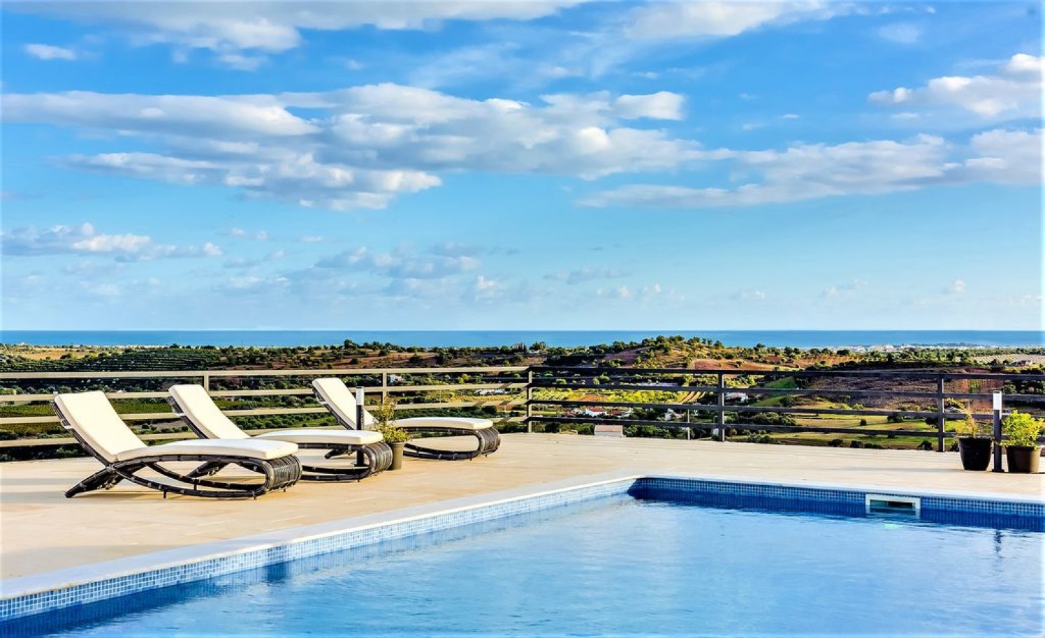 Villa de 3 dormitorios con piscina en venta en Tavira, Algarve_232682
