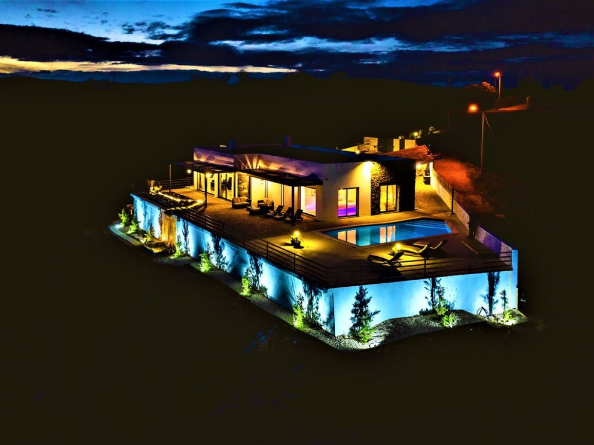 Villa de 3 dormitorios con piscina en venta en Tavira, Algarve_232691