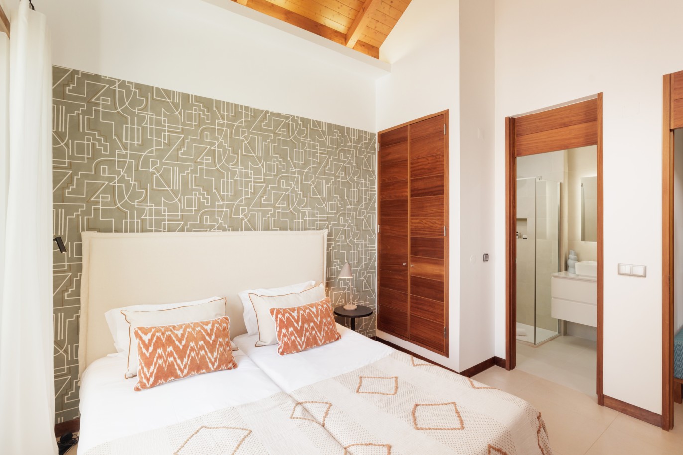Villa de 2+1 dormitorios con piscina, en venta en Vale do Lobo, Algarve_232750