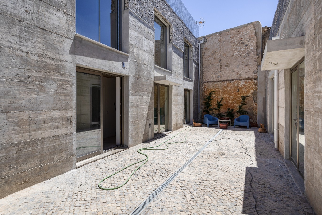Renovated property of 3 villas, for sale in the center of Faro, Algarve_232952