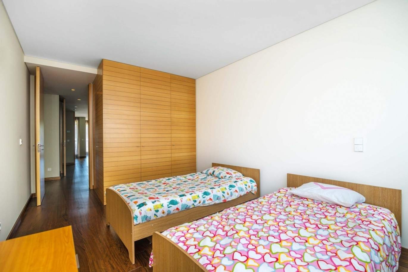 Apartamento moderno com varanda e vistas rio, para venda, no Porto_232974