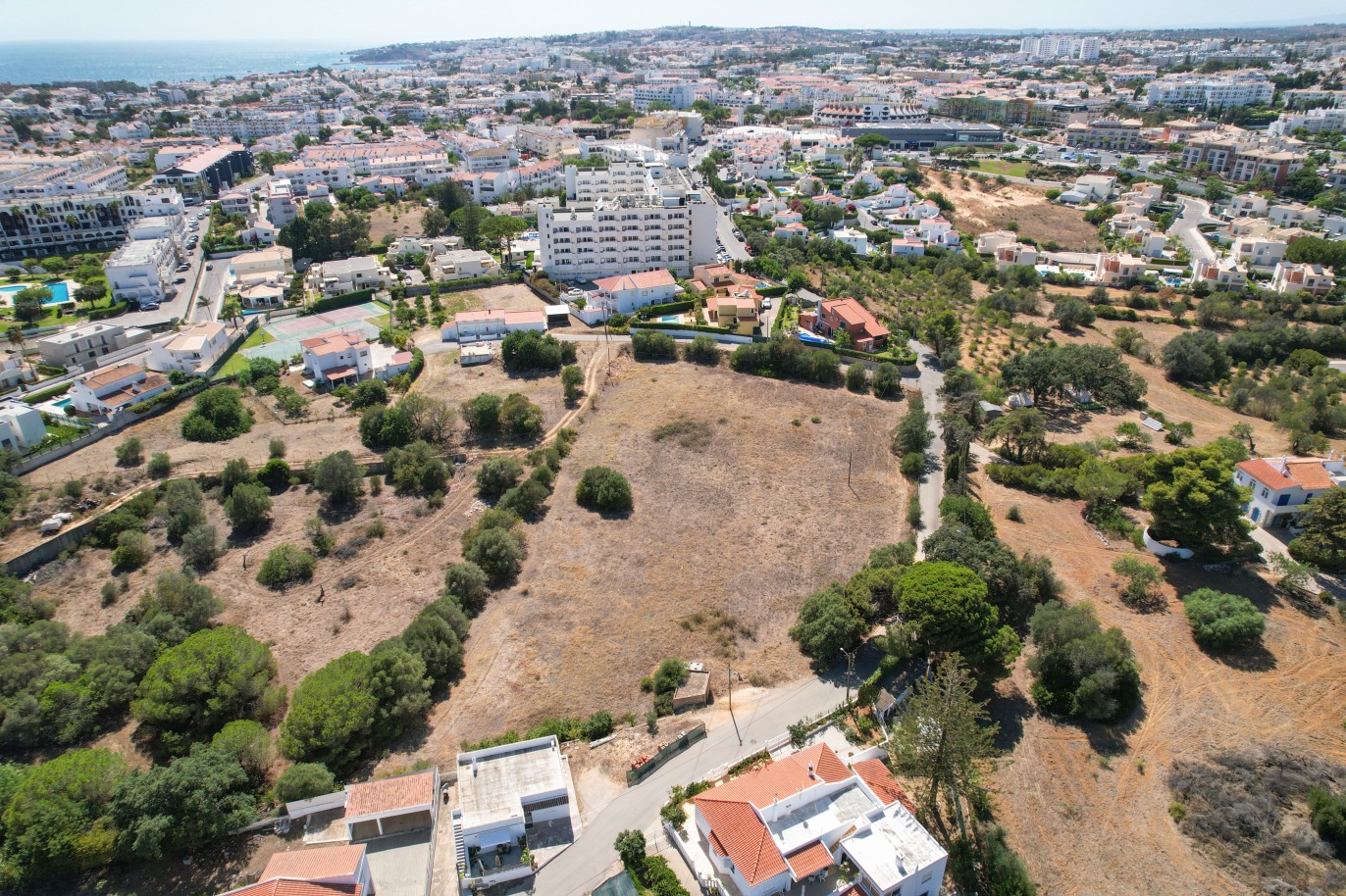 Parcela de terreno para la construcción de 8 villas, en venta en Albufeira, Algarve_233174