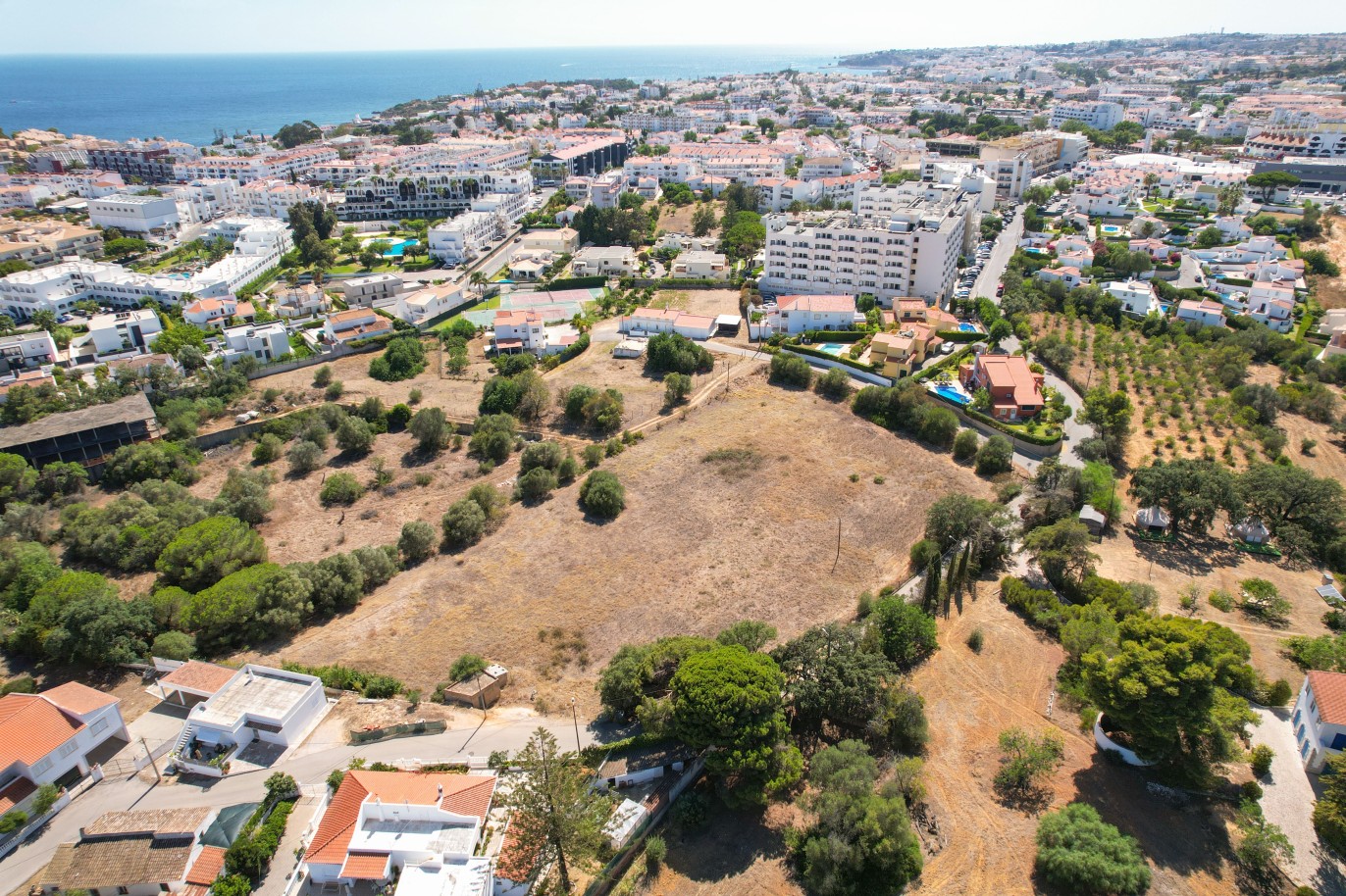 Parcela de terreno para la construcción de 8 villas, en venta en Albufeira, Algarve_233175