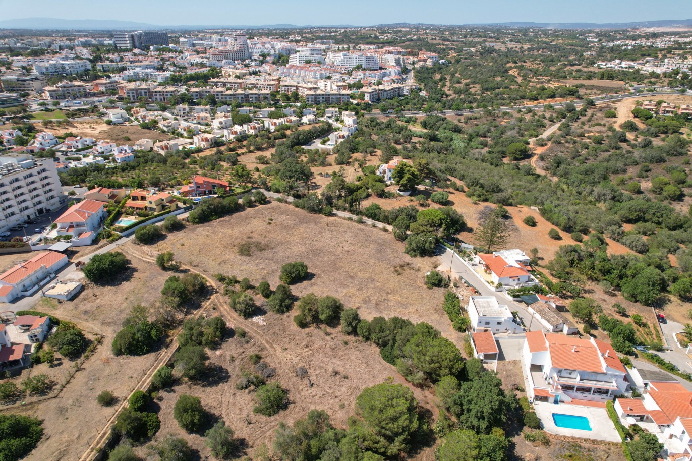 Parcela de terreno para la construcción de 8 villas, en venta en Albufeira, Algarve_233179