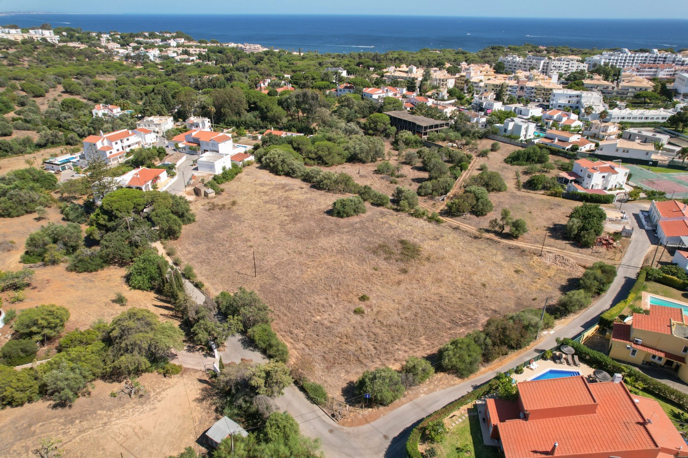 Parcela de terreno para la construcción de 8 villas, en venta en Albufeira, Algarve_233180