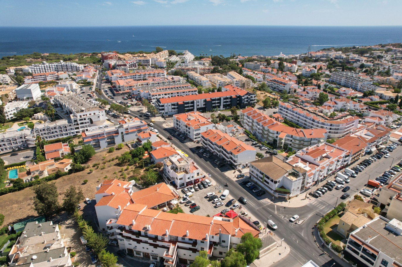 Parcela de terreno para la construcción de 8 villas, en venta en Albufeira, Algarve_233185
