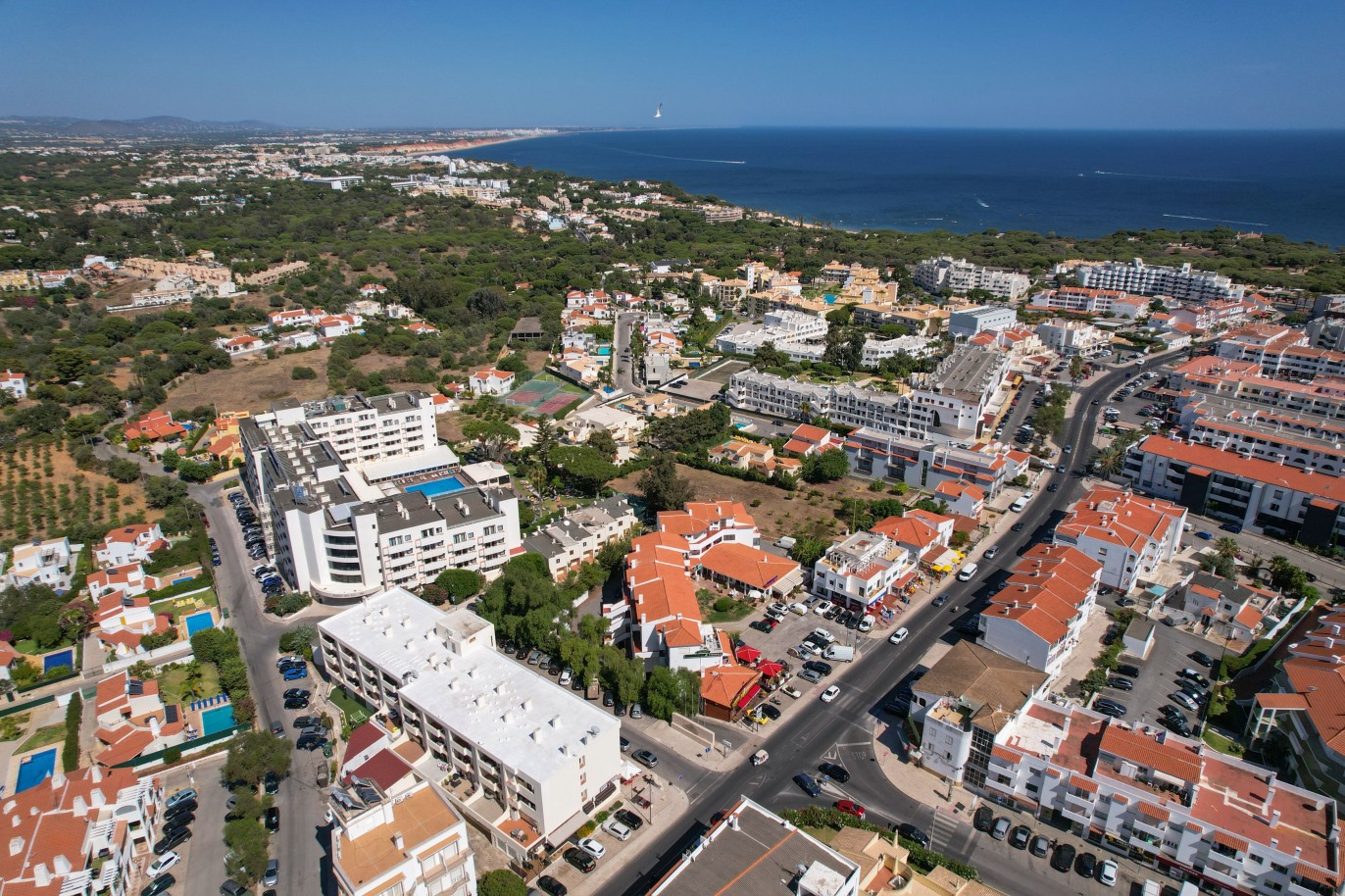 Parcela de terreno para la construcción de 8 villas, en venta en Albufeira, Algarve_233186