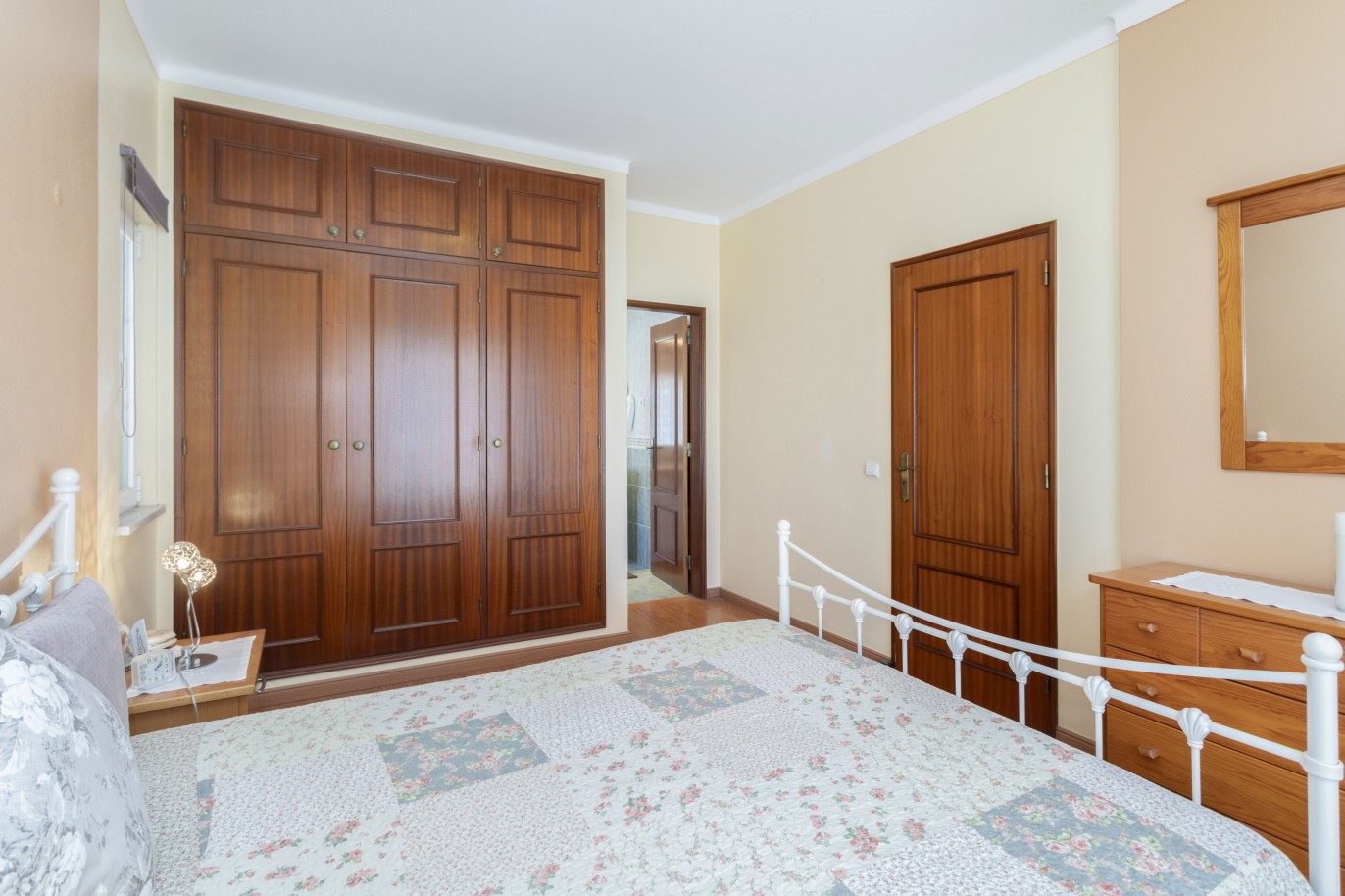 Villa de 3 dormitorios en venta en Porto de Mós, Algarve_233232