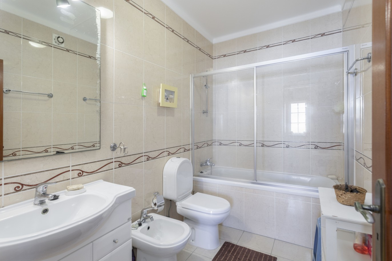 Villa de 3 dormitorios en venta en Porto de Mós, Algarve_233237