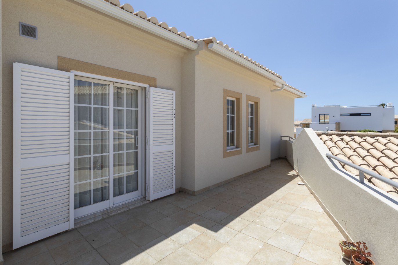 Villa de 3 dormitorios en venta en Porto de Mós, Algarve_233241