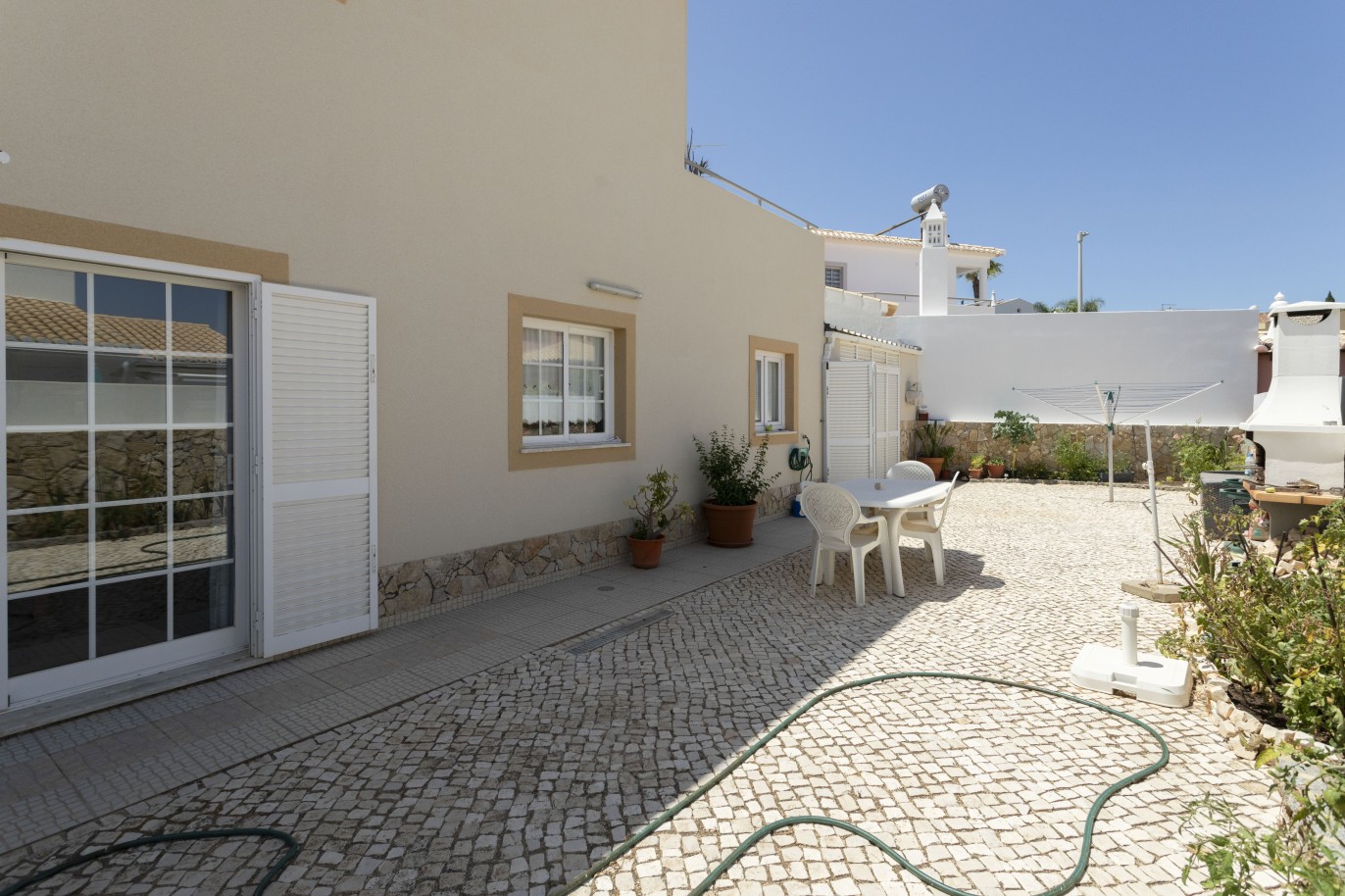 Villa de 3 dormitorios en venta en Porto de Mós, Algarve_233242