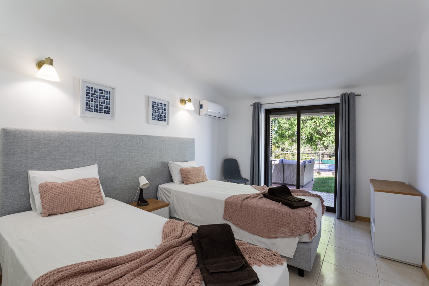 Villa de 4 chambres avec piscine, à vendre à Albufeira, Algarve_233598