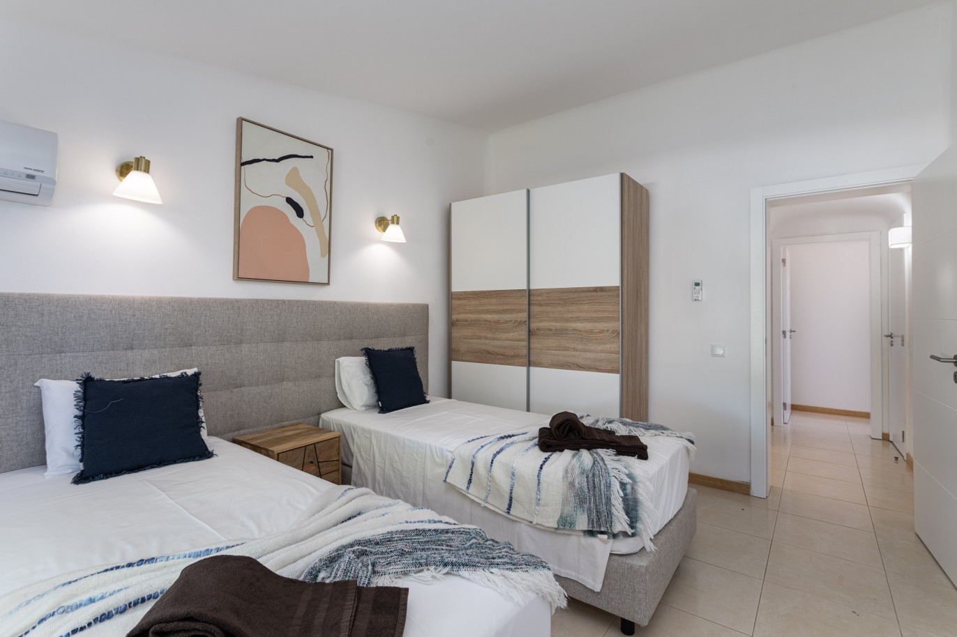 4 Schlafzimmer Villa mit Pool, zu verkaufen in Albufeira, Algarve_233601