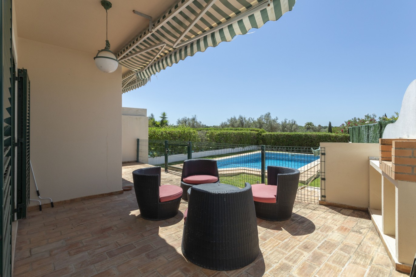 Villa 3 chambres avec piscine, à vendre à Vilamoura, Algarve_233829