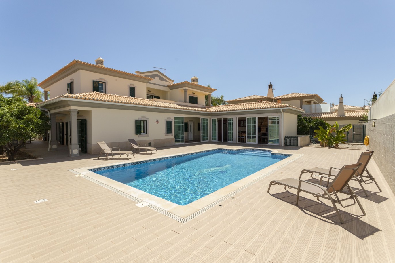 Spektakuläre Villa mit 5 Schlafzimmern und Pool, zu verkaufen in Albufeira, Algarve_233853