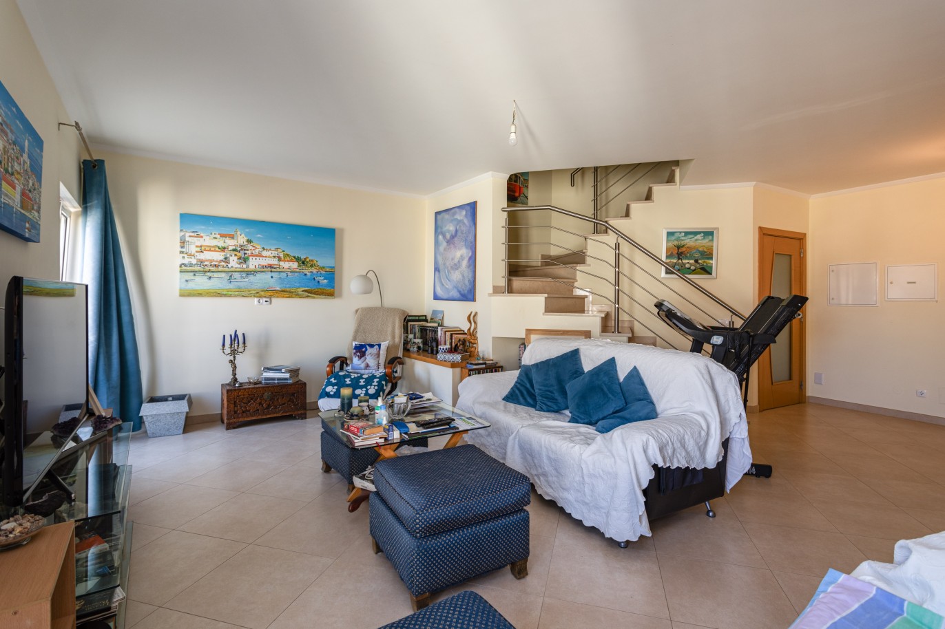Triplex-Villa mit 3 Schlafzimmern und Gewerbefläche, zu verkaufen in Portimão_233868