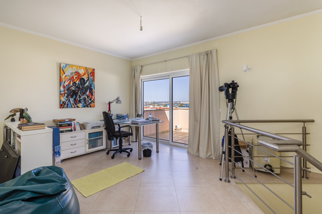 Triplex-Villa mit 3 Schlafzimmern und Gewerbefläche, zu verkaufen in Portimão_233880
