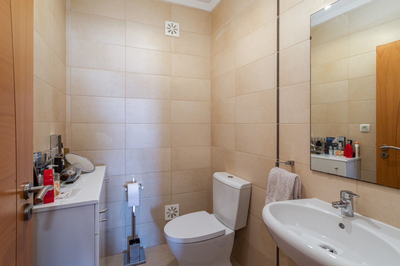 Villa triplex de 3 chambres à coucher avec espace commercial, à vendre à Portimão_233883