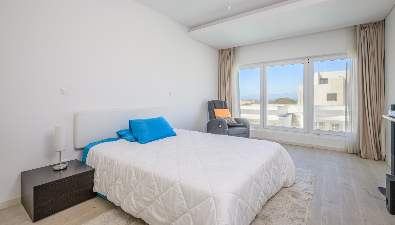 En venta: villa de 3 dormitorios con piscina, en la 2 ª línea del mar, en Miramar, V. N. Gaia, Portugal_235202