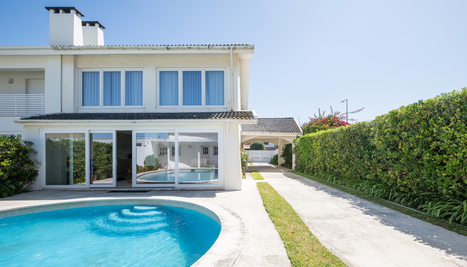 Sale: 3-bedroom villa with pool, on the 2nd line of the sea, in Miramar, V. N. Gaia, Portugal_235237