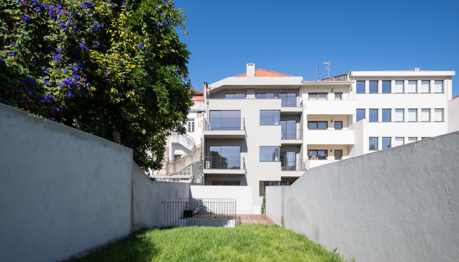New apartment 1+1 bedr. with terrace and garden, for sale, in the center of Porto, Portugal_235764