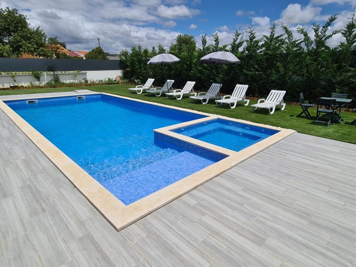 Luxuosa moradia V6 com piscina, para venda em Almancil, Algarve_235908