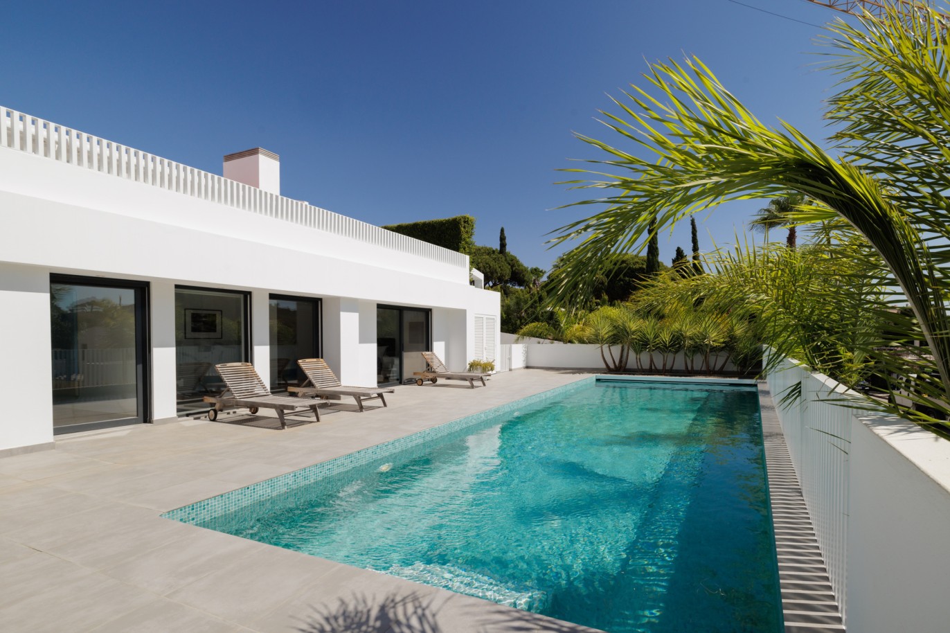 Villa contemporánea de 4 dormitorios con piscina en venta en Vale do Lobo, Algarve_236120