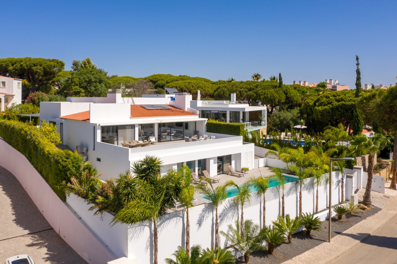 Zeitgenössische Villa mit 4 Schlafzimmern und Pool zu verkaufen in Vale do Lobo, Algarve_236122