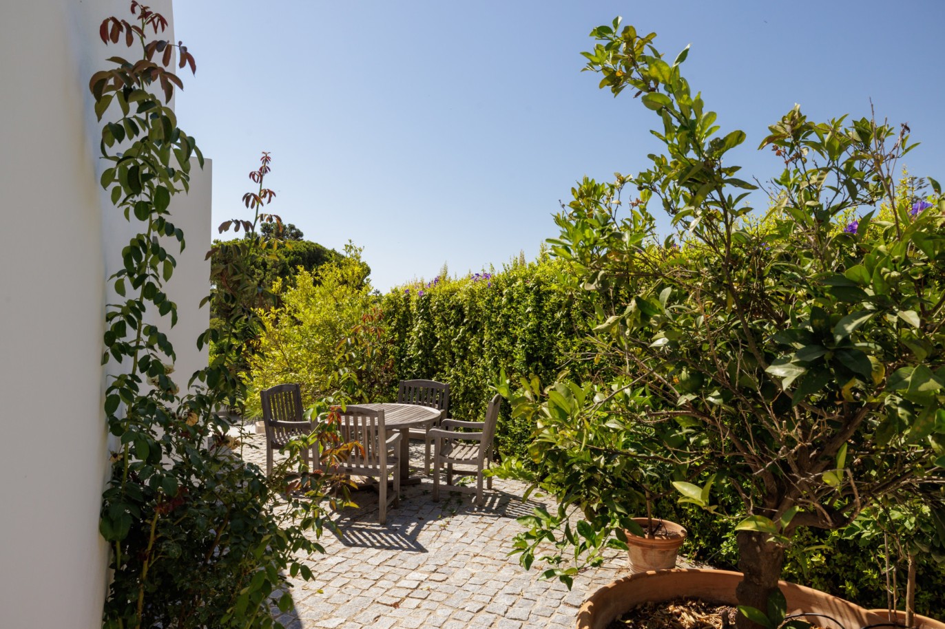 Contemporary 4 bedroom villa, with pool, for sale in Vale do Lobo, Algarve_236123