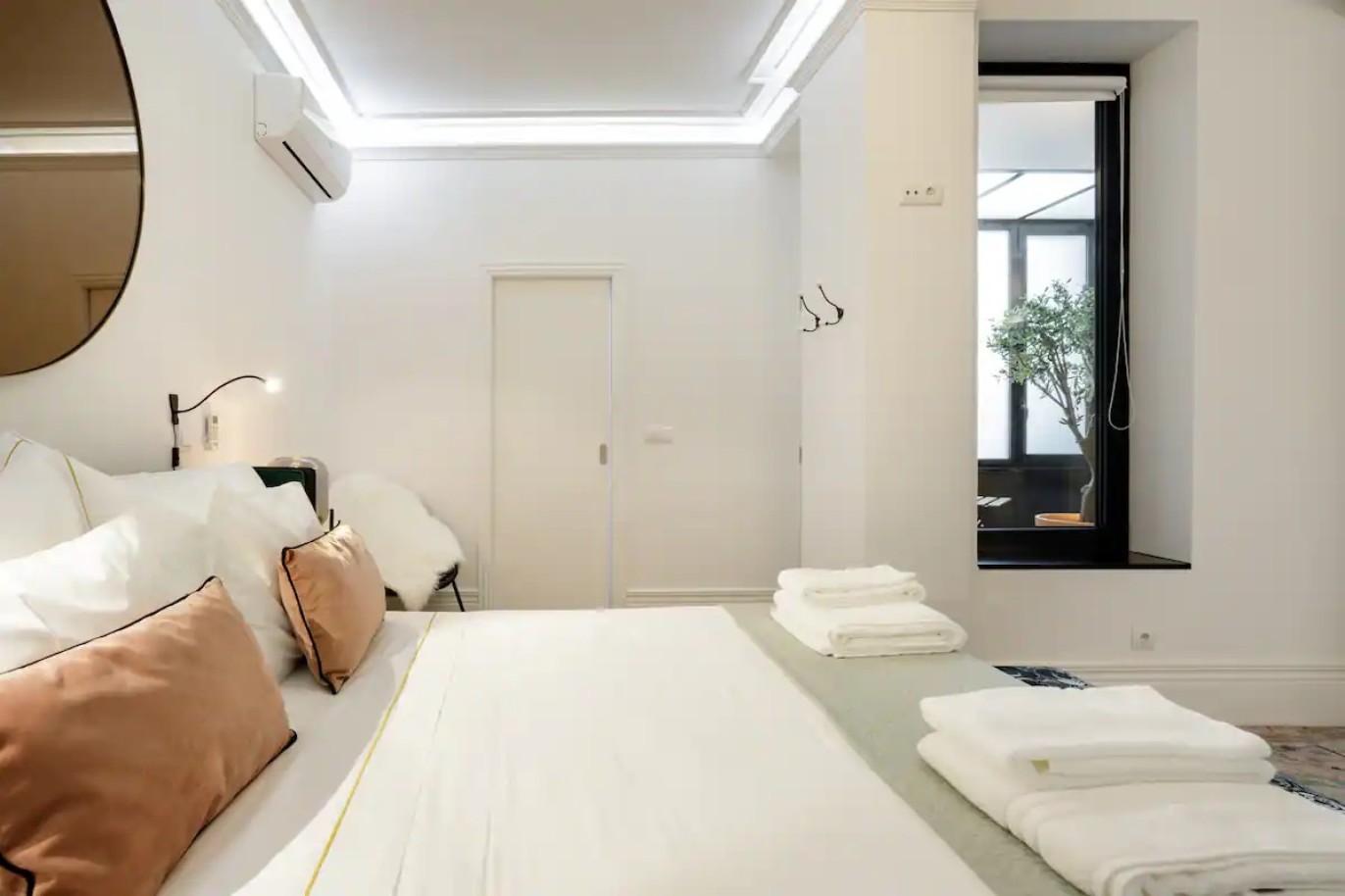 Piso de 2 habitaciones, en venta, en el centro de Oporto, Portugal_236168