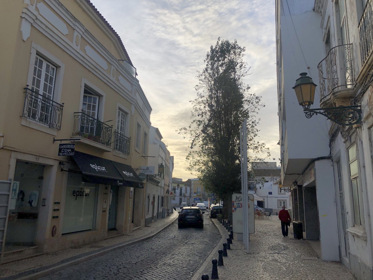 Building with commercial area, for sale in Faro, Algarve_236219