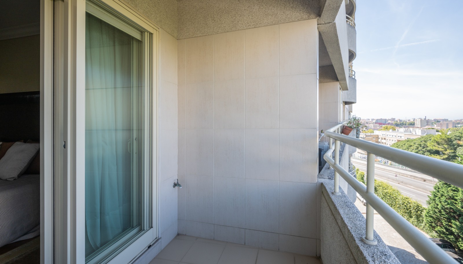 Piso de 5 habitaciones con balcón, en venta, en V. N. Gaia, Porto, Portugal_236348