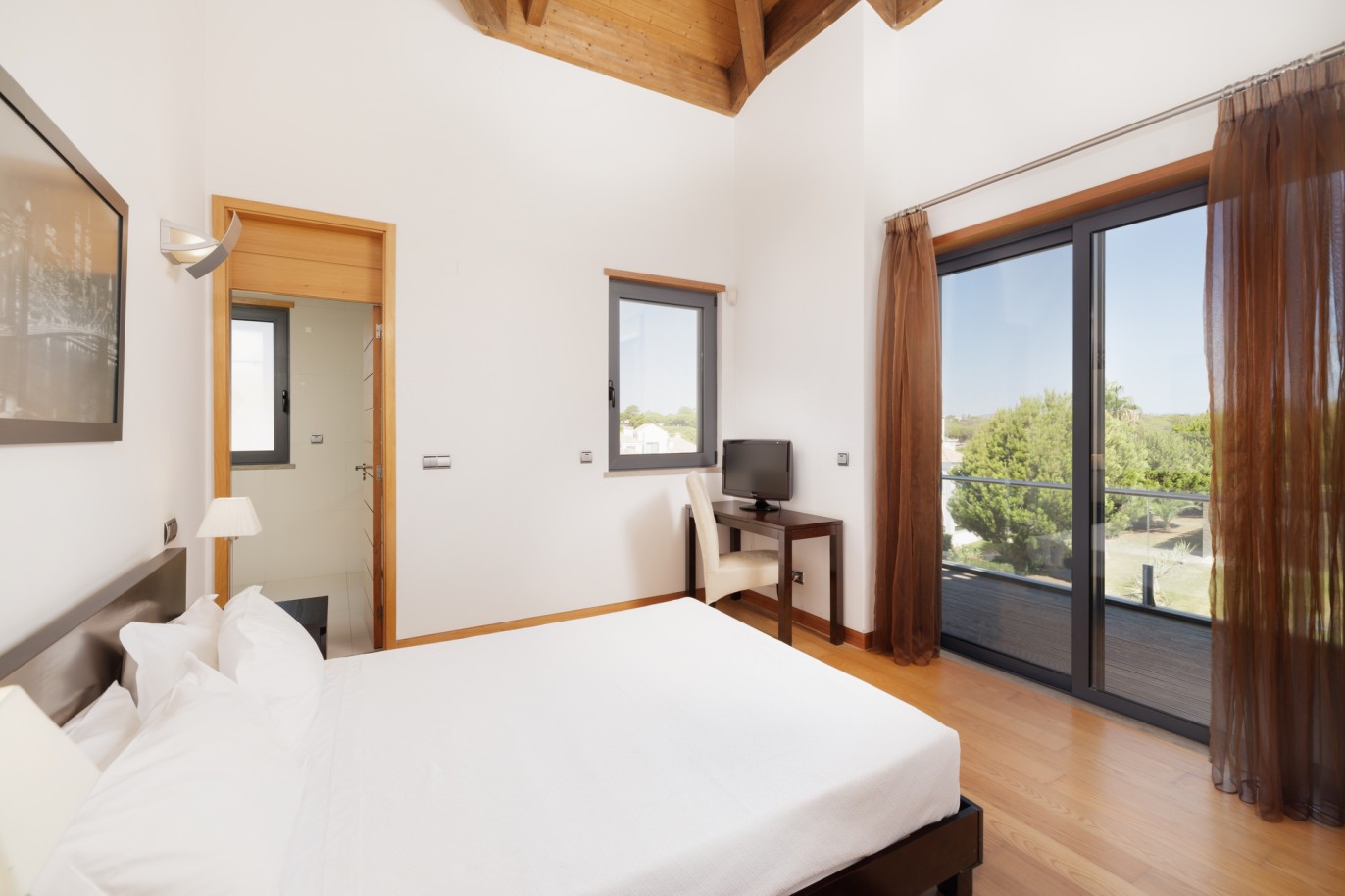 Moderno piso de 2 dormitorios en venta en Vale do Lobo, Algarve_236410