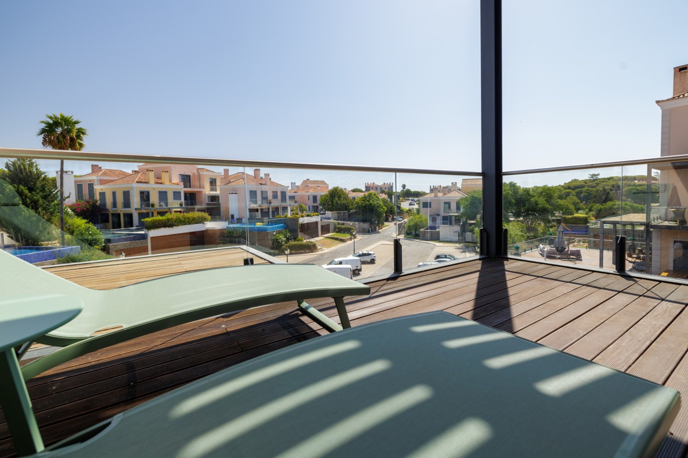 Piso de 2 dormitorios con piscina, en venta en Vale do Lobo, Algarve_237292