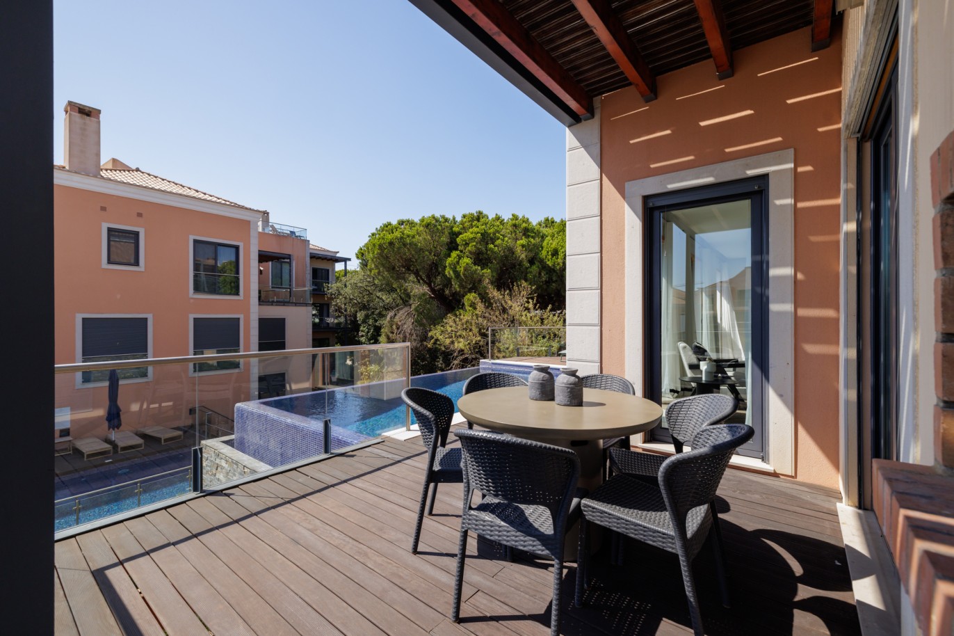 Piso de 2 dormitorios con piscina, en venta en Vale do Lobo, Algarve_237293