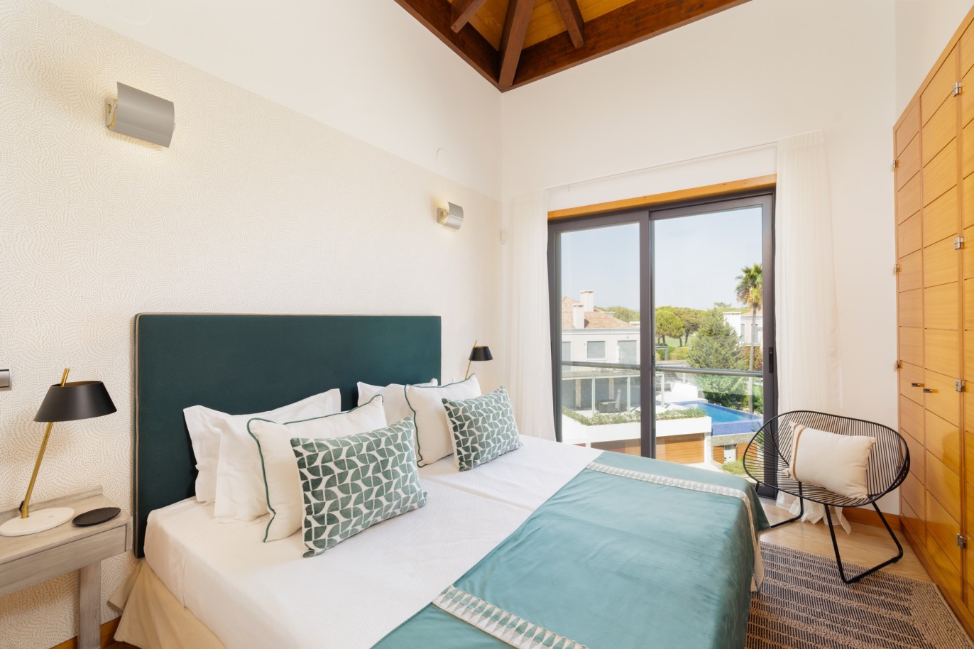 Piso de 2 dormitorios con jacuzzi, en venta en Vale do Lobo, Algarve_237350