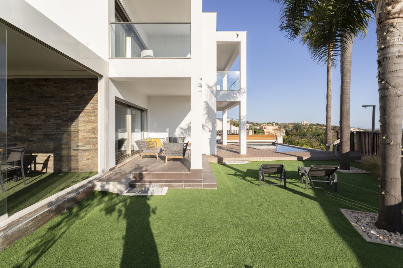 Moradia V4 com piscina e vista mar, para venda em Loulé, Algarve_237421