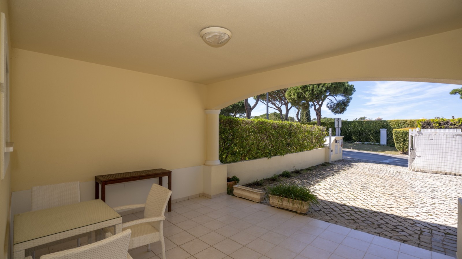 Villa adosada de 4 dormitorios, con piscina, en venta en Vilamoura, Algarve_237482