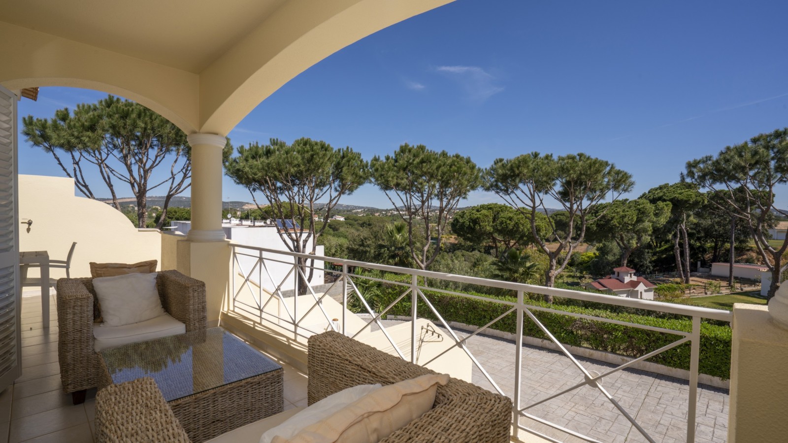 Villa adosada de 4 dormitorios, con piscina, en venta en Vilamoura, Algarve_237502