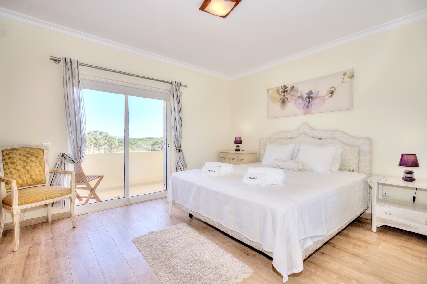 Villa adosada de 4 dormitorios, con piscina, en venta en Vilamoura, Algarve_237503