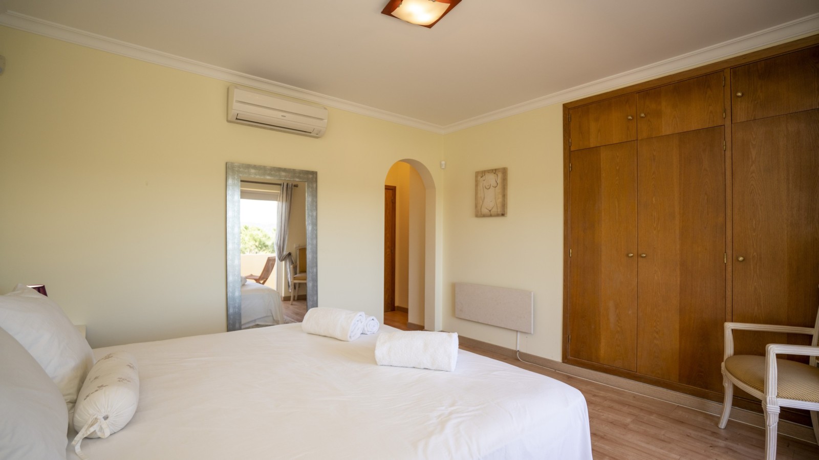 Villa adosada de 4 dormitorios, con piscina, en venta en Vilamoura, Algarve_237506