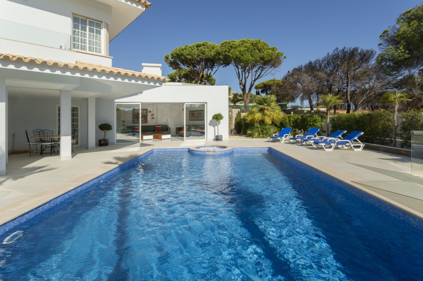 Fantástica villa de 7 dormitorios con piscina, en venta en Almancil, Algarve_237620