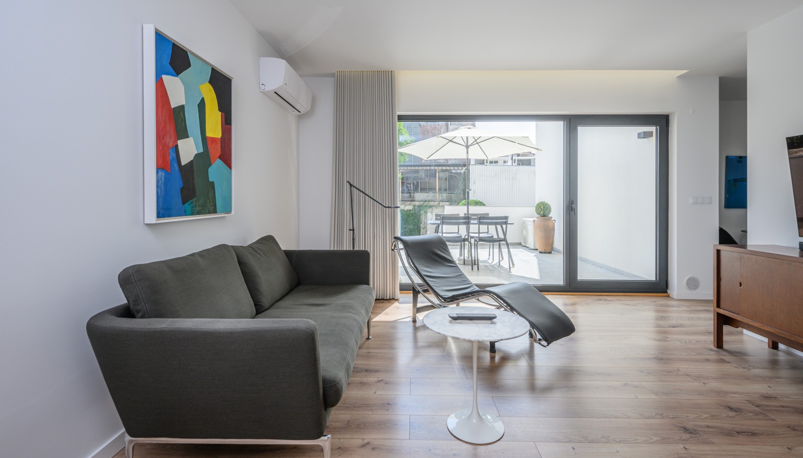 Piso de 2 dormitorios con balcón, en venta, en el centro de Oporto, Portugal_237657