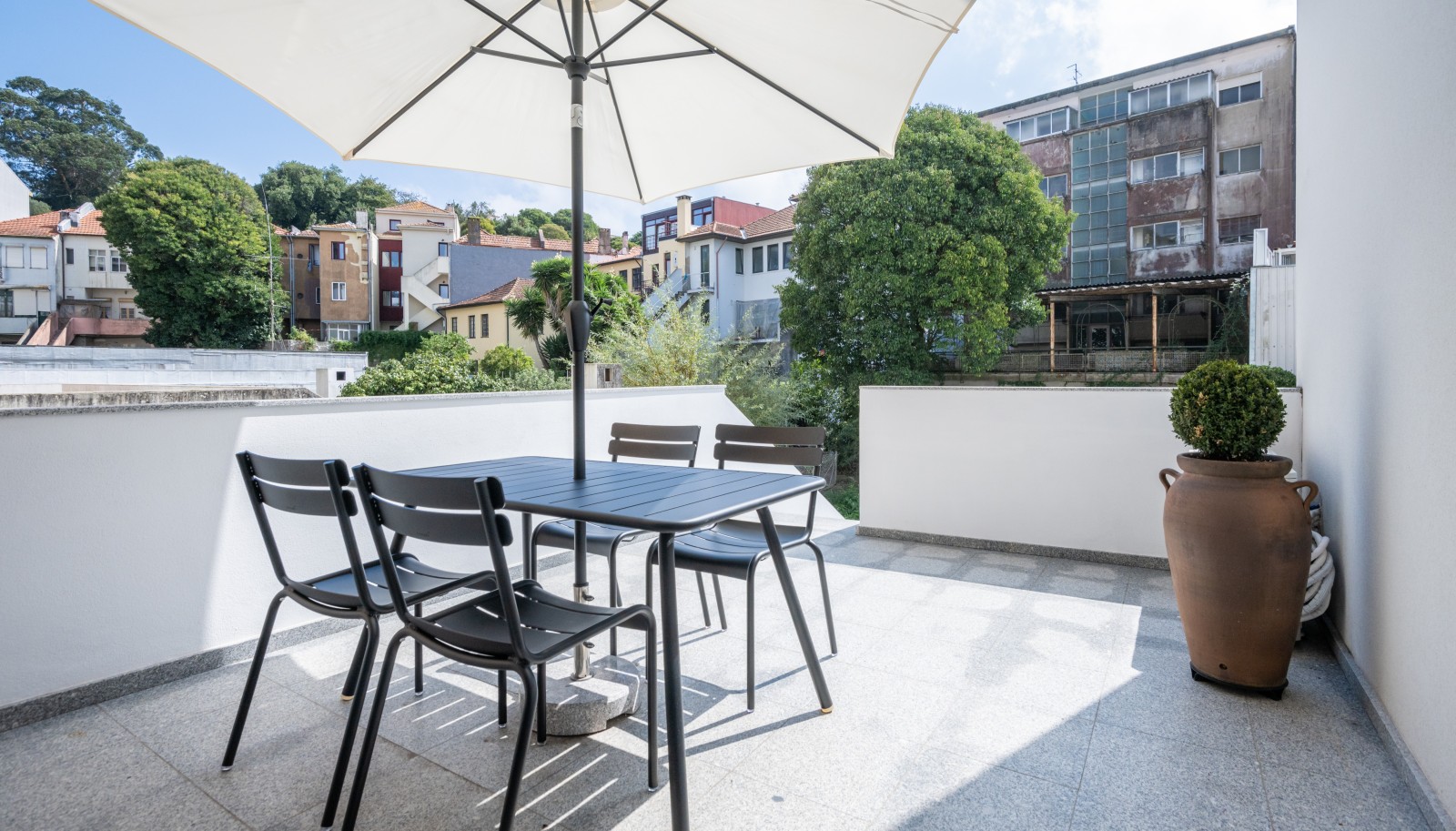 Apartamento T2 com varanda, para venda, no Centro do Porto_237663