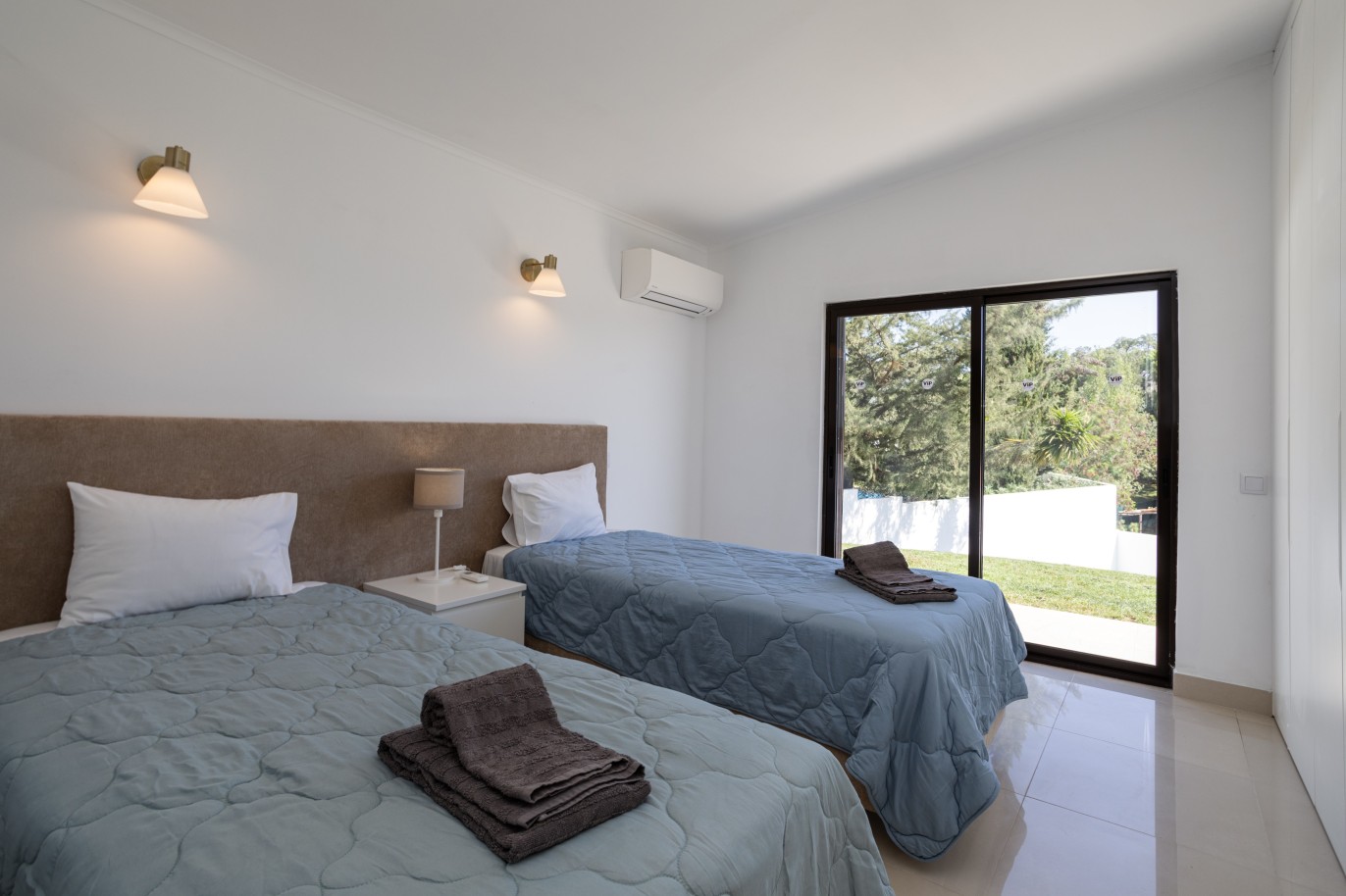 Renovated 4 bedroom villa with pool for sale in Albufeira, Algarve_239048