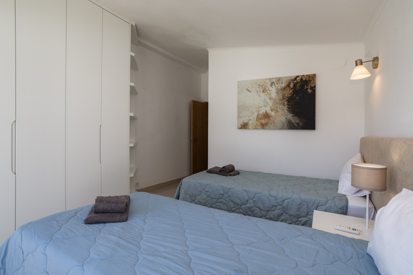 Renovated 4 bedroom villa with pool for sale in Albufeira, Algarve_239049