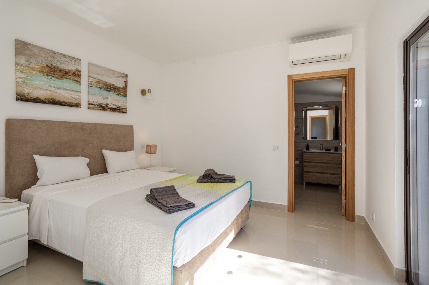 Renovated 4 bedroom villa with pool for sale in Albufeira, Algarve_239052