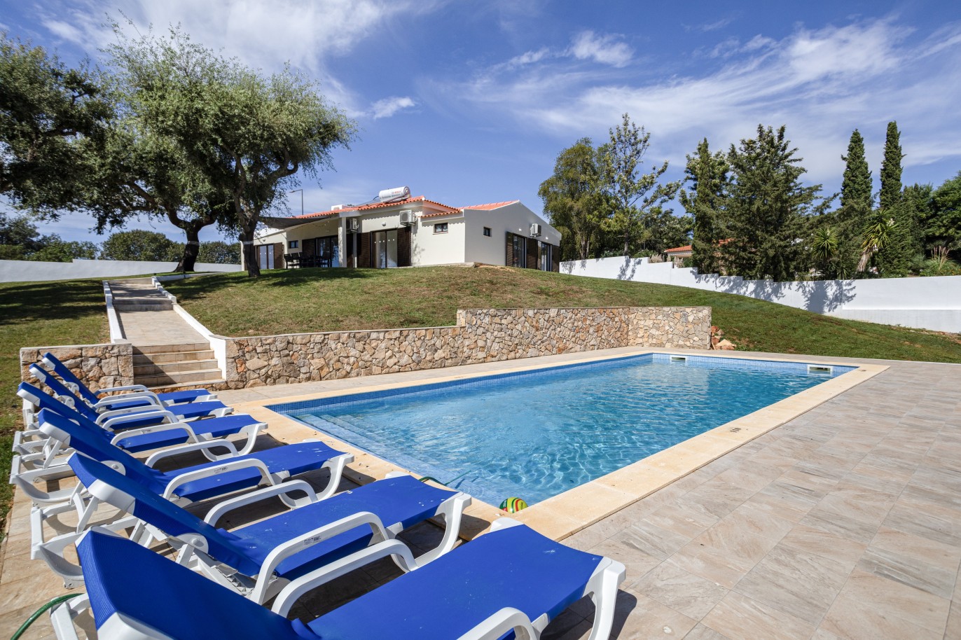 Renovated 4 bedroom villa with pool for sale in Albufeira, Algarve_239064