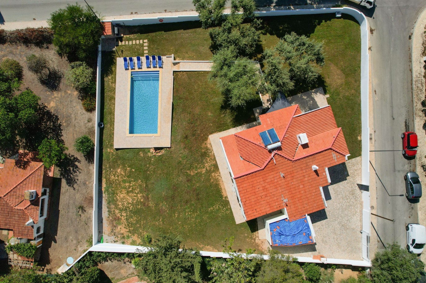 Renovated 4 bedroom villa with pool for sale in Albufeira, Algarve_239069